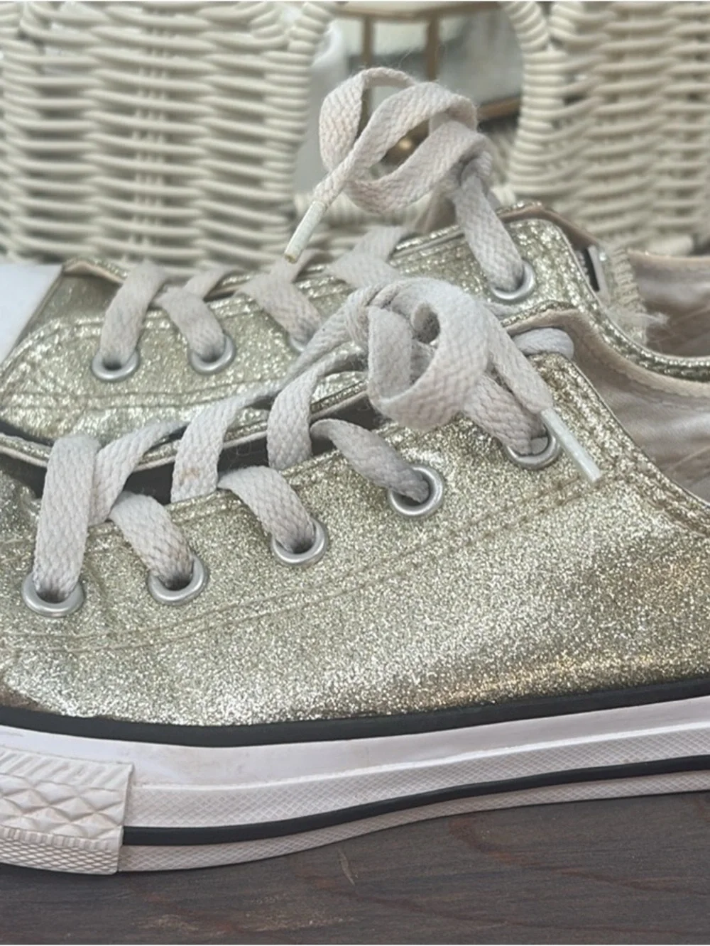 Girls size 1 preloved Converse Kids Gold Glitter Low Top Sneakers